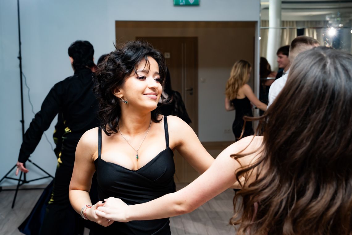 Młodzież z "Plastyka" bawiła się na studniówce. Piękne kreacje i świetna zabawa!