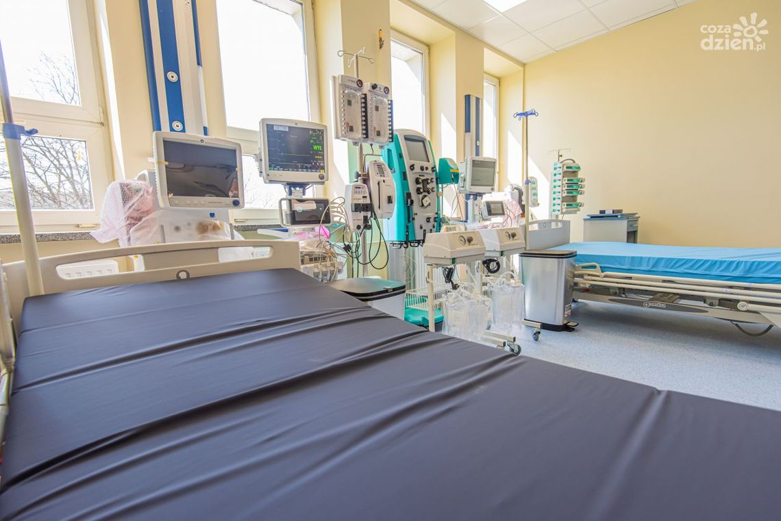 Mniej łóżek covidowych na Mazowszu