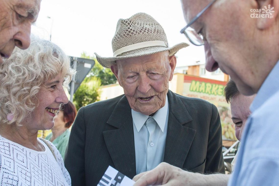 Mobilna urna czeka na zaproszenia