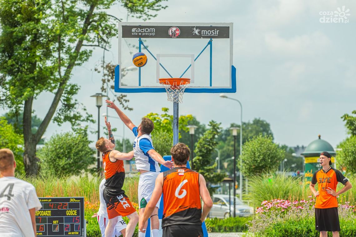 Moc koszykarskich atrakcji na zakończenie cyklu 3x3 w niedzielę w Pionkach