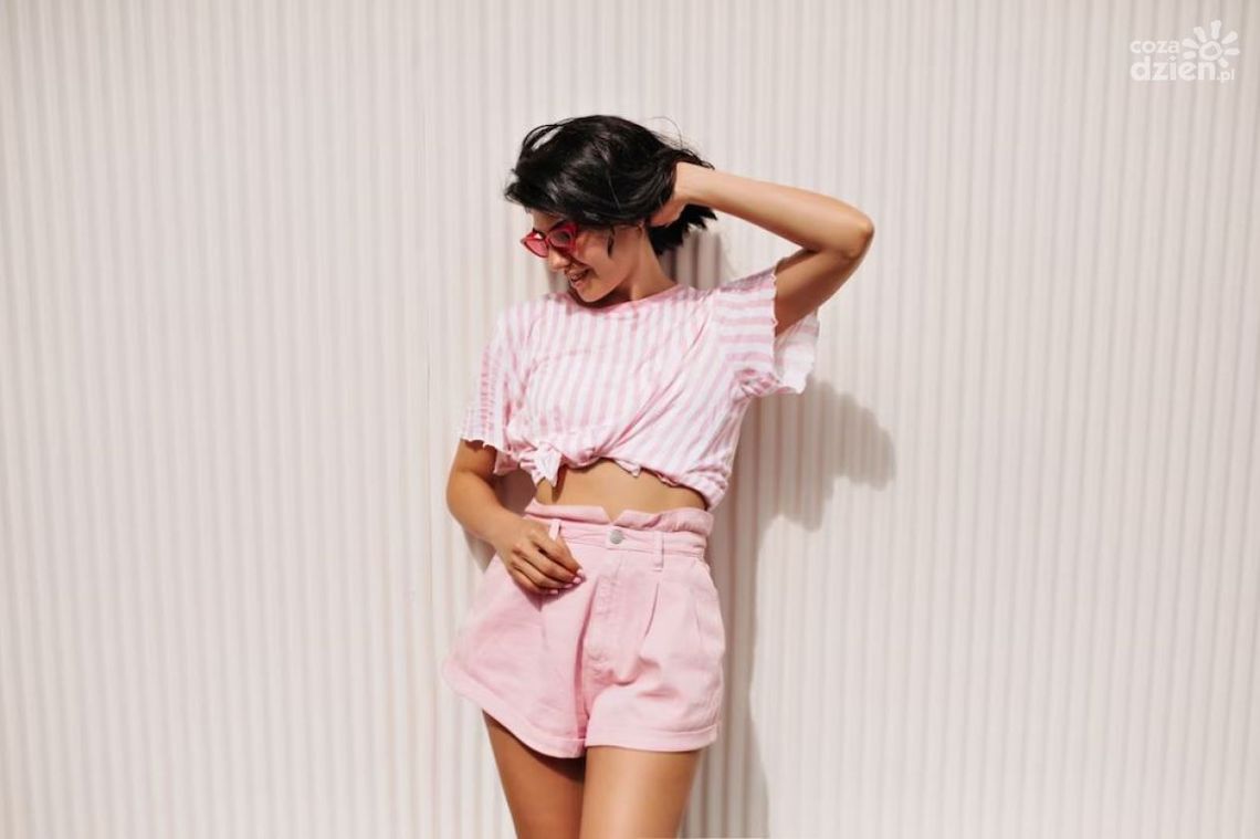 Modne spodenki damskie — jakie kroje i kolory wybrać w 2023? Modne spodenki damskie — jakie kroje i kolory wybrać w 2023?