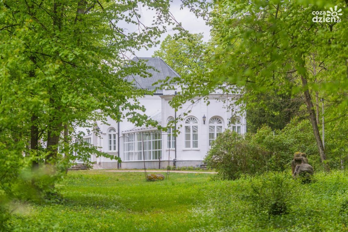 Monumentalne rzeźby w Orońsku Monumentalne rzeźby w Orońsku