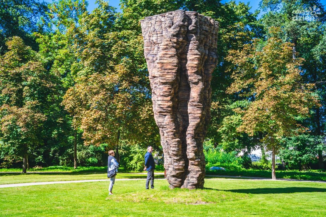 Monumentalne rzeźby zza oceanu w Orońsku
