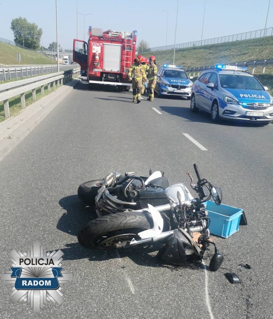Motocyklista uderzył w tył samochodu. Trafił do szpitala Motocyklista uderzył w tył samochodu. Trafił do szpitala