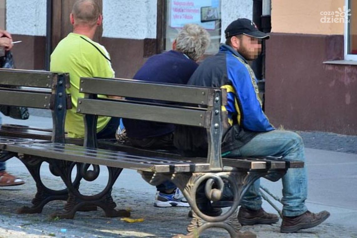 Mróz zabija. Policja apeluje: - Nie bądz obojętny! Mróz zabija. Policja apeluje: - Nie bądz obojętny!