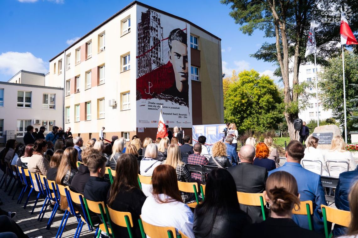 Mural w "Baczyńskim" oficjalnie odsłonięty