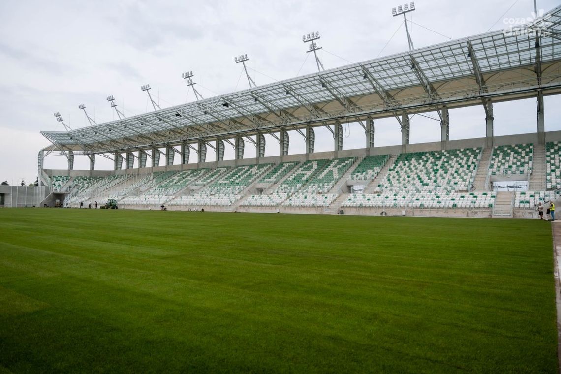 Murawa przy Struga 63 już ułożona! [NOWE ZDJĘCIA]