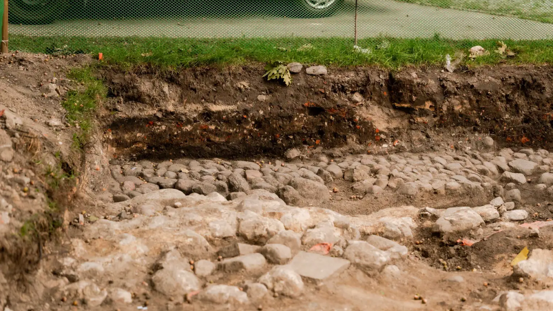 Mury na ścieżce Mury na ścieżce