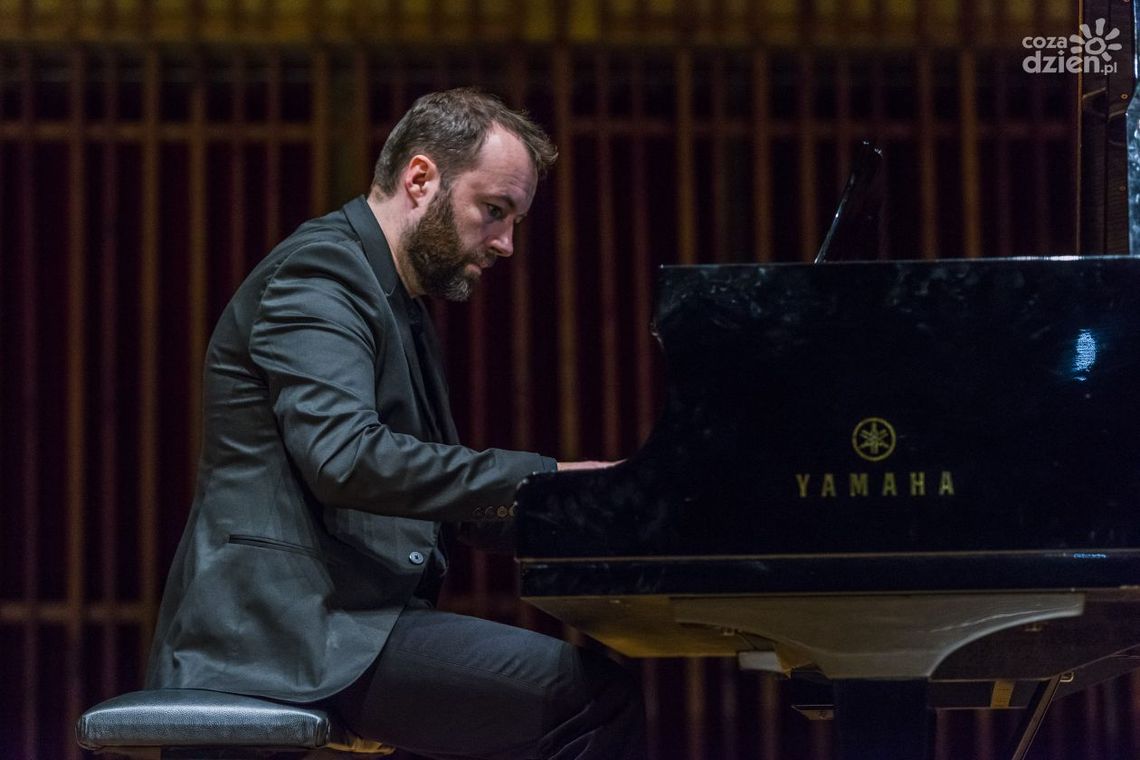 Muzyka naszych czasów – recital fortepianowy Piotra Sałajczyka