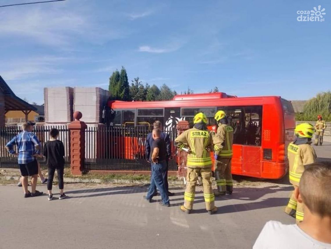 Myśliszewice. Wypadek z udziałem autobusu szkolnego