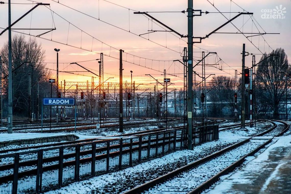 Na lotnisko szybką kolejką? Na razie to żart.