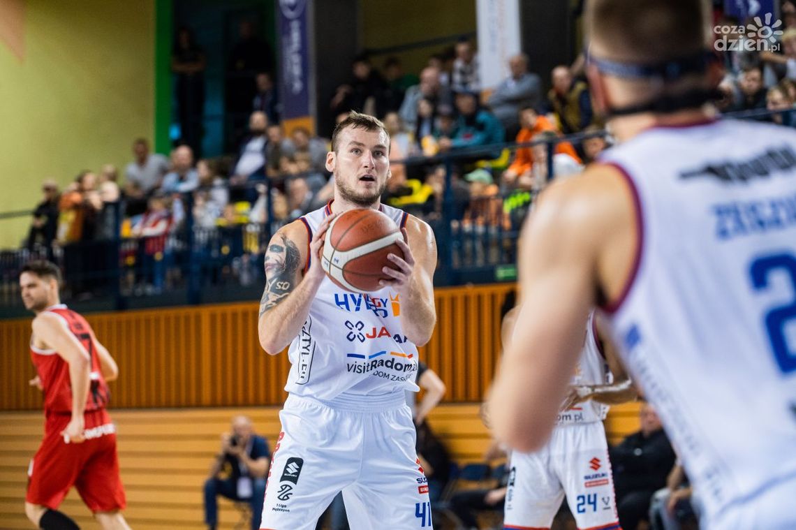 Na odwrotnych biegunach. Koszykarze HydroTrucku Radom zagrają w Krakowie