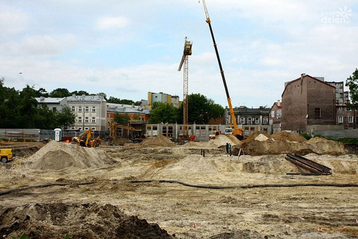 Na placu przy Dzierzkowskiej praca wre