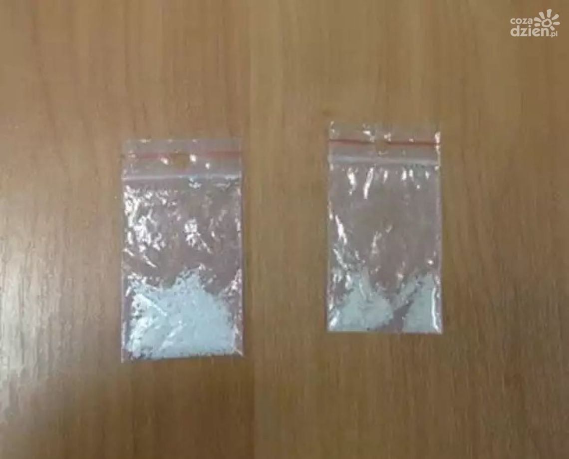 Na podwójnym gazie, z potrójnym zakazem i narkotykami 