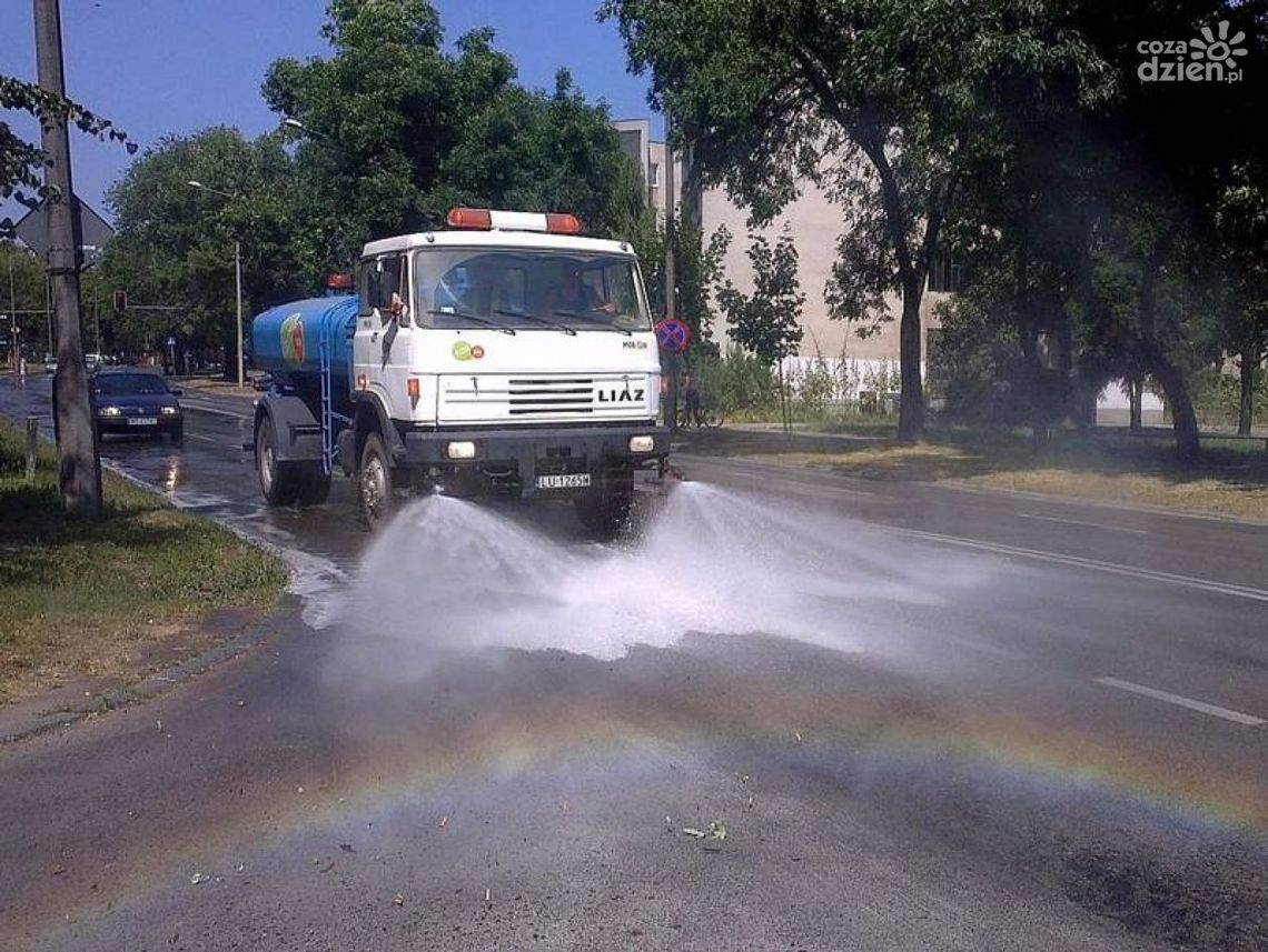Na radomskie ulice wyjechały polewaczki