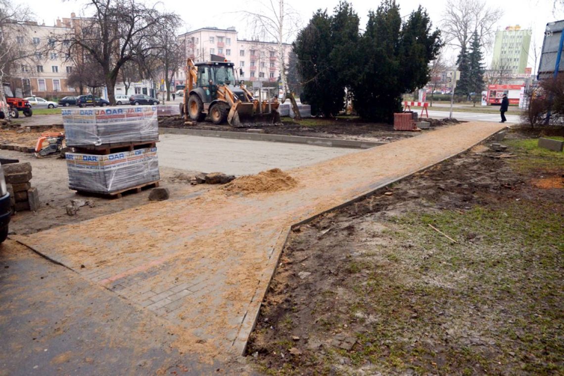 Na skwerze przy ul. Traugutta nowe chodniki