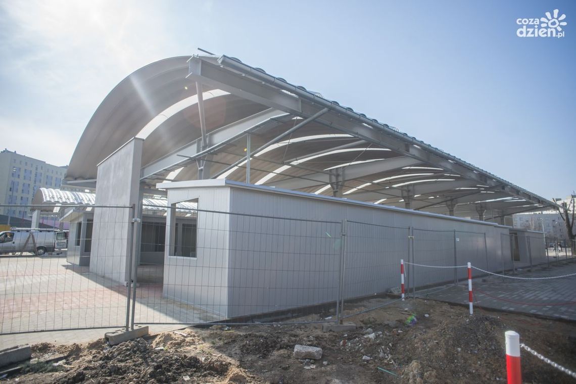 Na “Śląskiej” już stoją wiaty. Kiedy otwarcie?