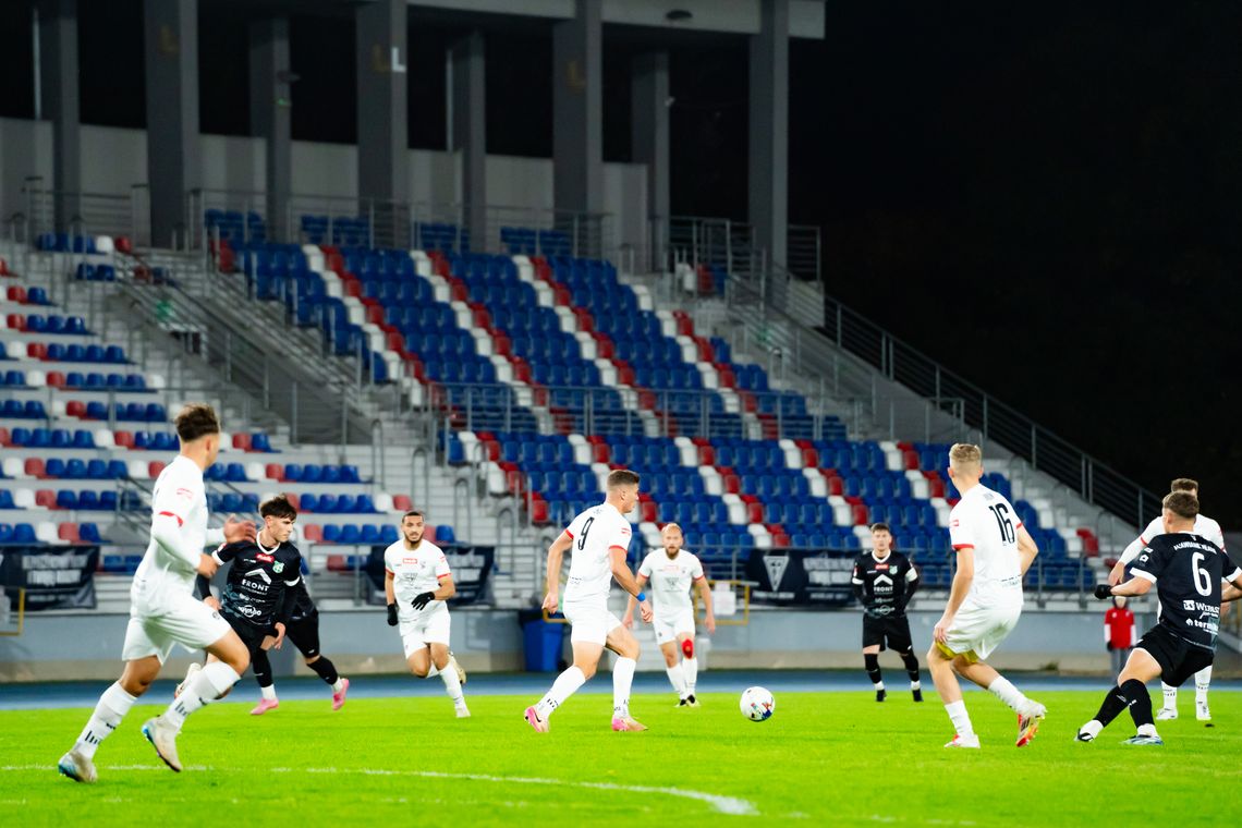 Na stadion przy Narutowicza przyjedzie lider tabeli