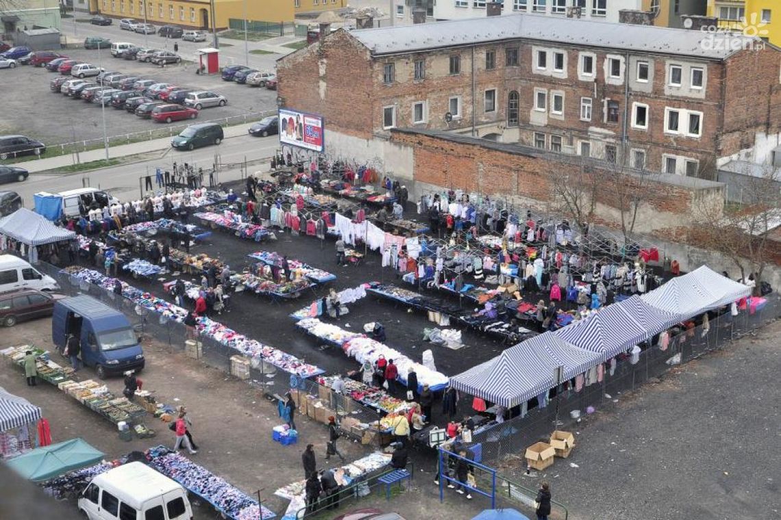 Na targu przy Nowogrodzkiej 16 naruszeń prawa Na targu przy Nowogrodzkiej 16 naruszeń prawa