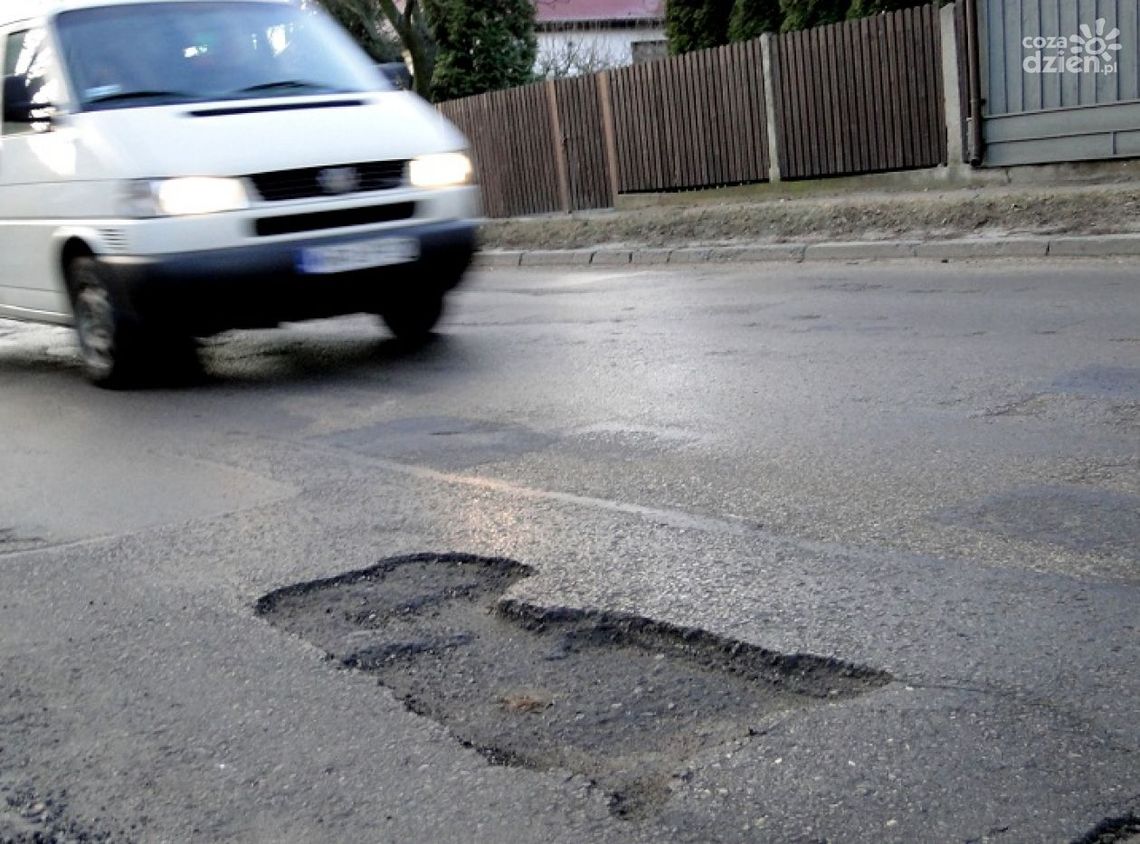 Na ulicach zaczynają pojawiać się dziury!