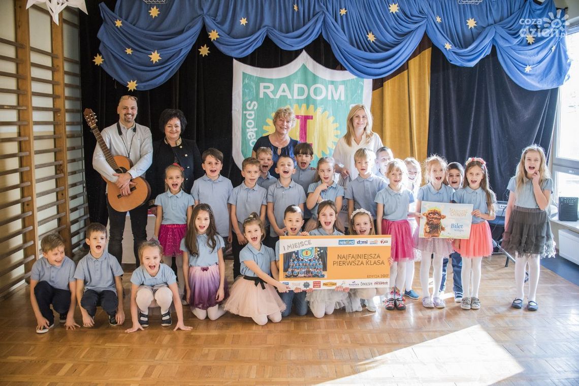 Najfajniejsza pierwsza klasa z I Społecznej Szkole Podstawowej