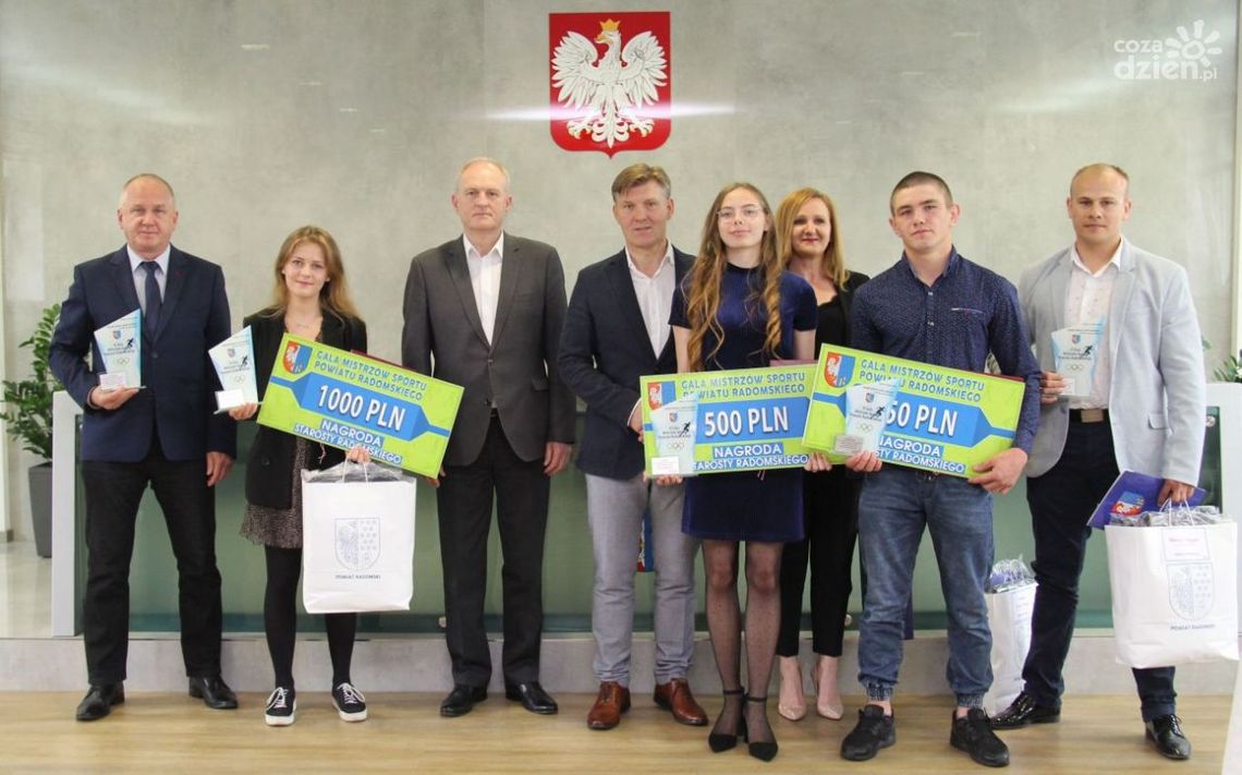 Najlepsi sportowcy z powiatu nagrodzeni