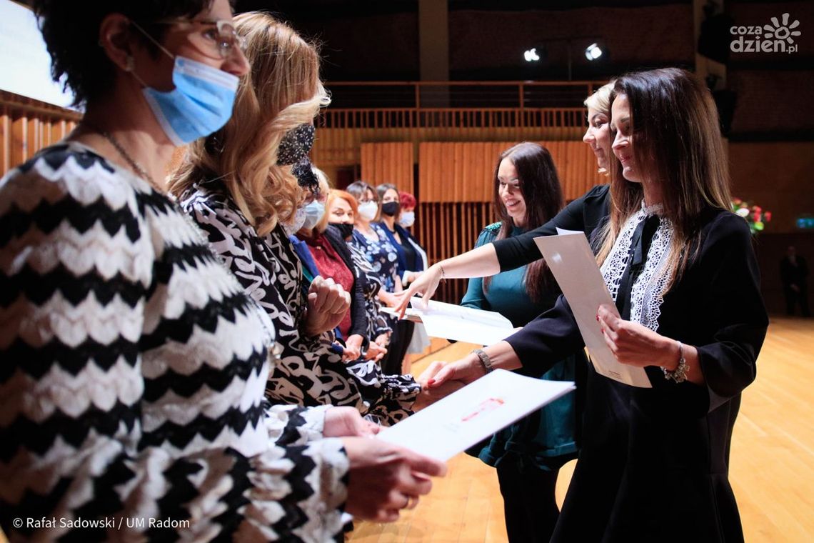 Najlepsi uczniowie i nauczyciele z nagrodą prezydenta Radomia