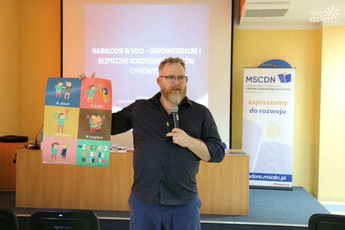 Najmłodsi w sieci. Jak korzystać z mediów cyfrowych?