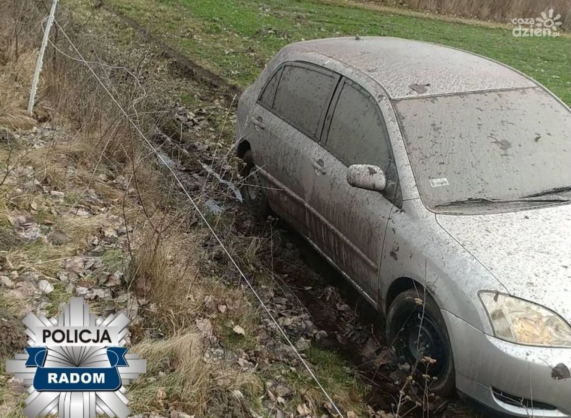 Najpierw samochodem, a później pieszo. Trzech mężczyzn uciekało przed policją