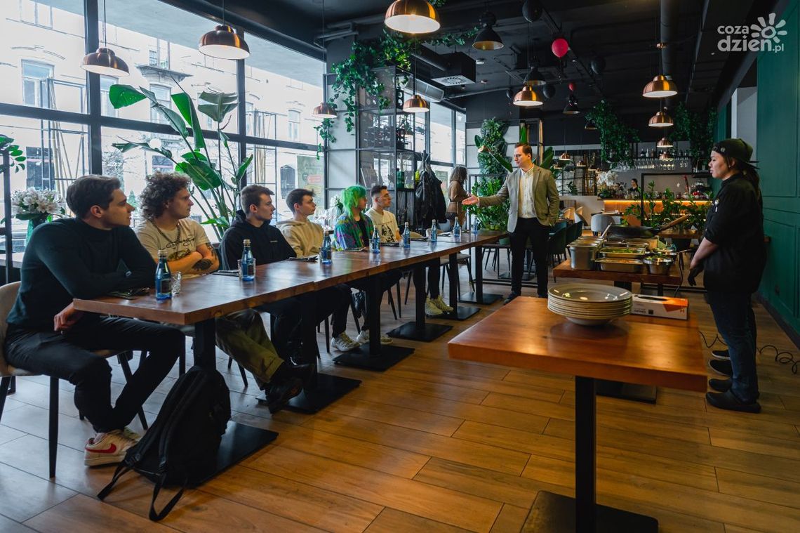 Najprzystojniejsza ósemka na warsztatach kulinarnych