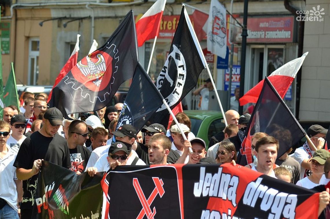 Narodowcy i kibice przeszli ulicami miasta Narodowcy i kibice przeszli ulicami miasta