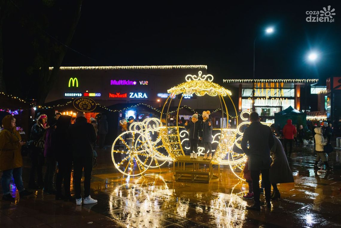 Nastolatkowie zniszczyli świąteczną iluminację