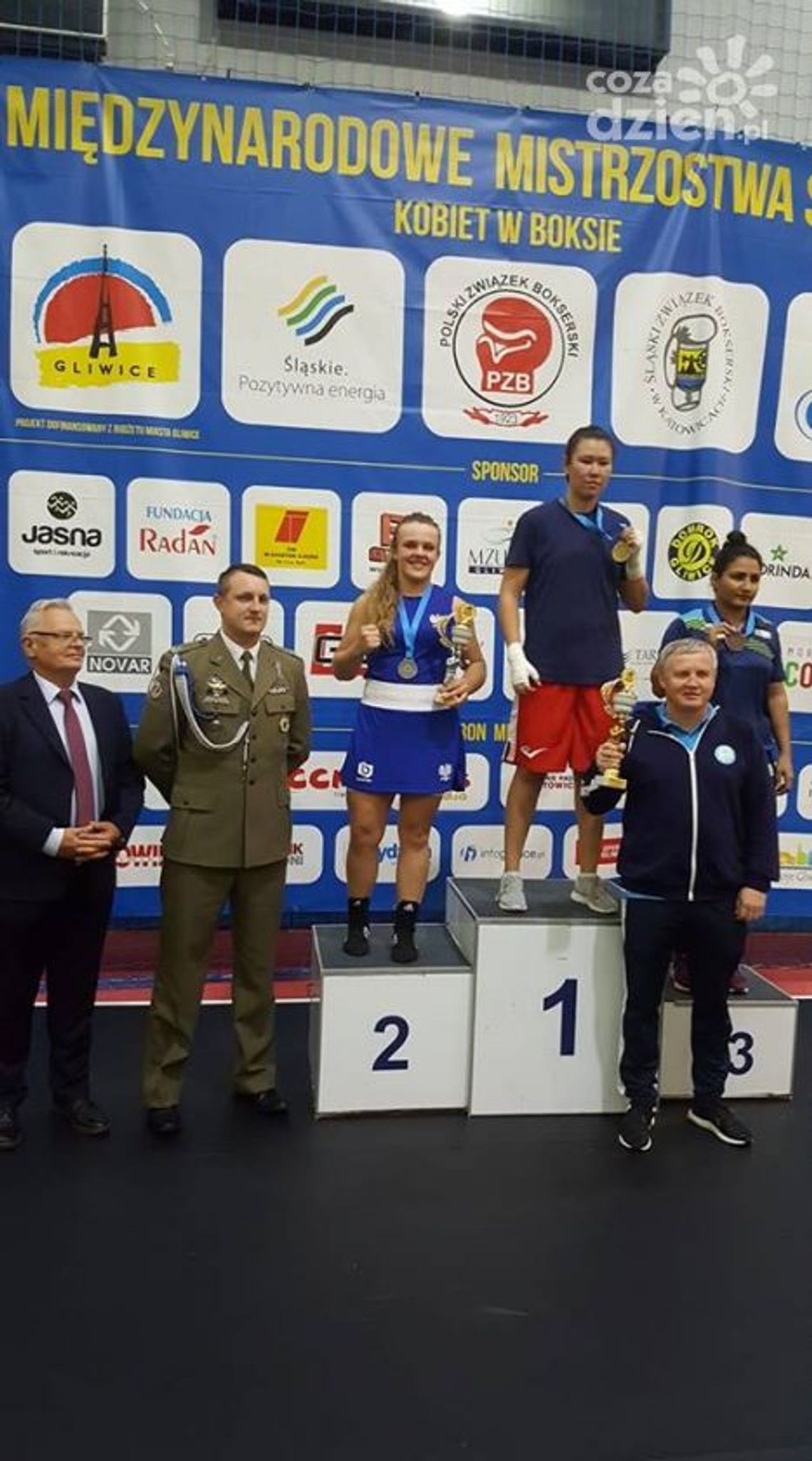 Nasza bokserka z medalem mistrzostw Śląska Nasza bokserka z medalem mistrzostw Śląska