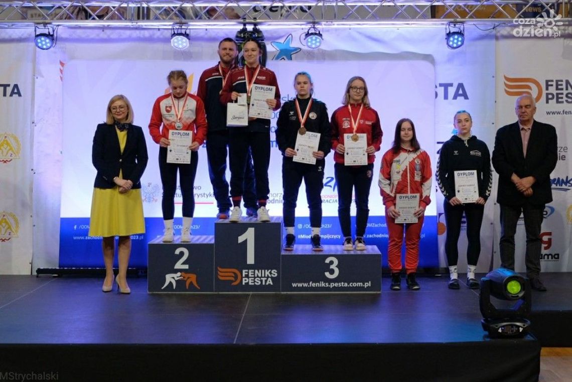 Natalia Zaręba z Olimpijczyka Radom z medalem zapaśniczych mistrzostw Polski