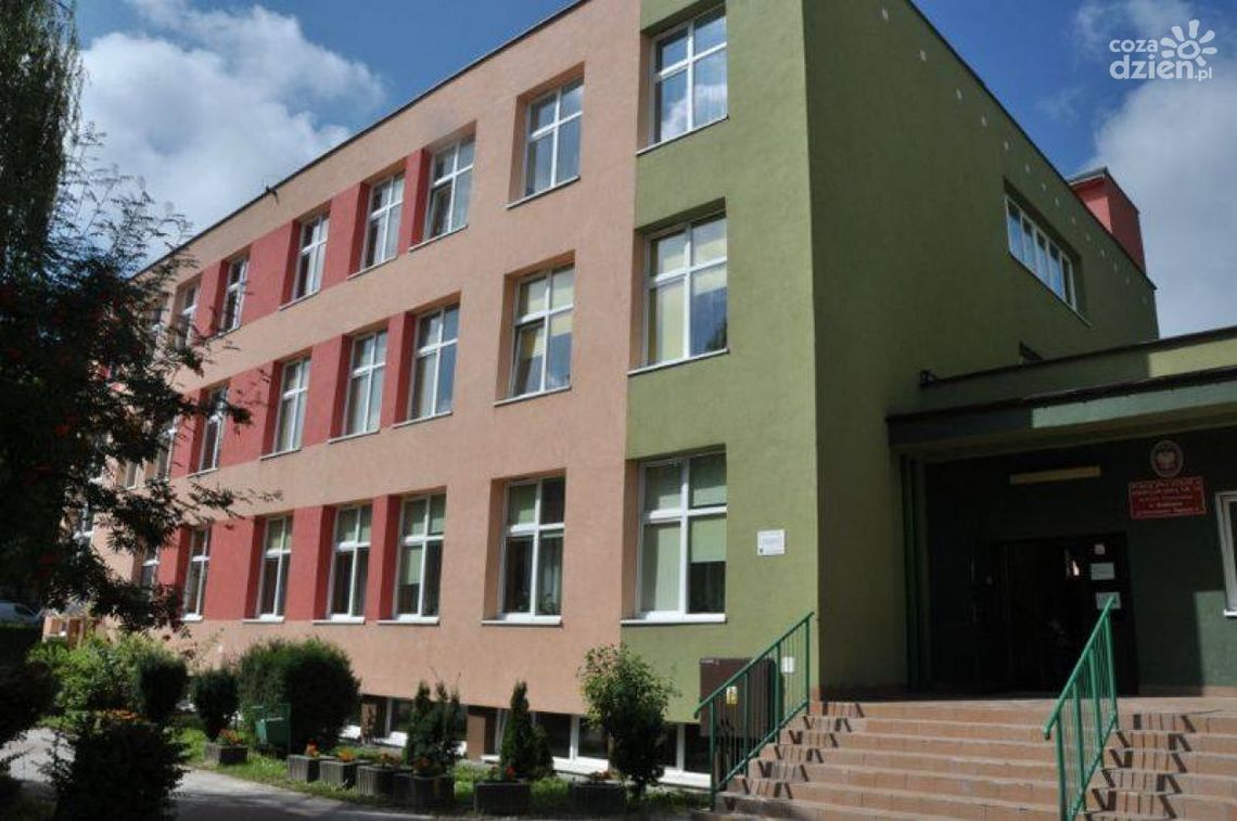 Nauczanie hybrydowe w sześciu placówkach. LO. XI prosi o zgodę 