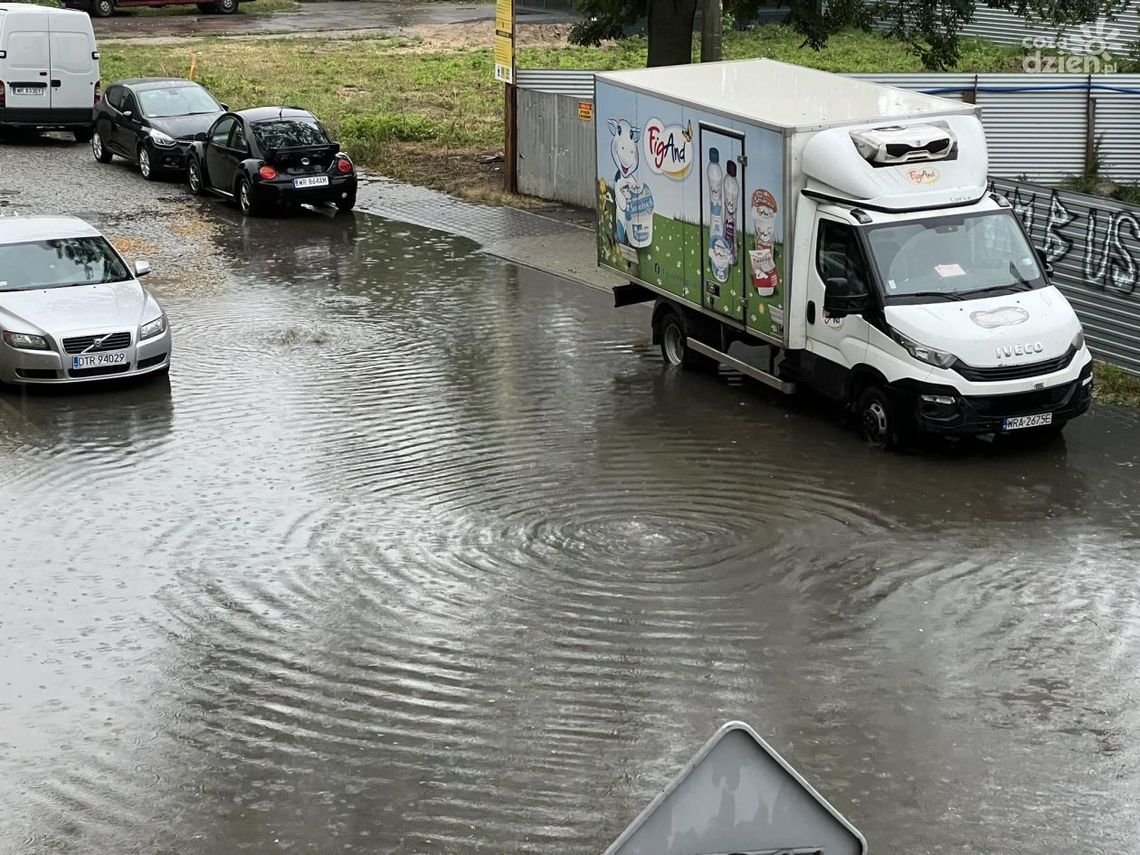 Nawałnica nad Radomiem i regioniem. Pozalewane ulice [ZDJĘCIA/WIDEO]