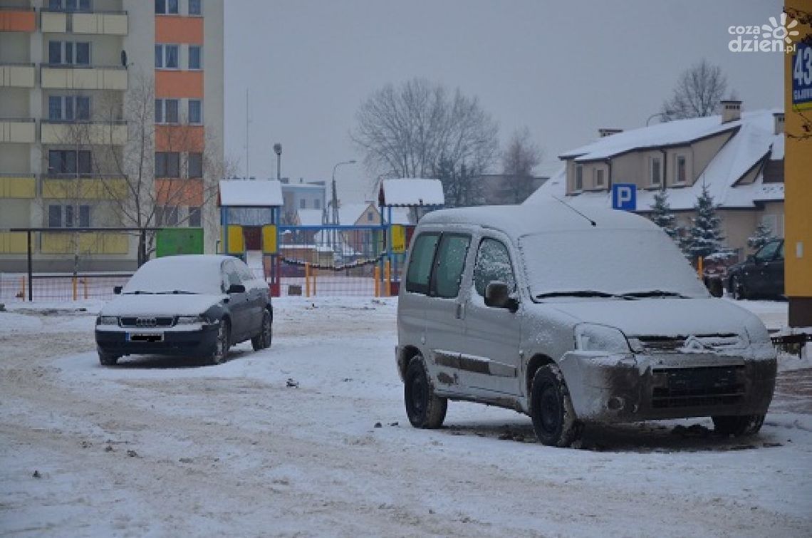 Nie odśnieżyłeś auta? Za to grozi nawet 500 zł