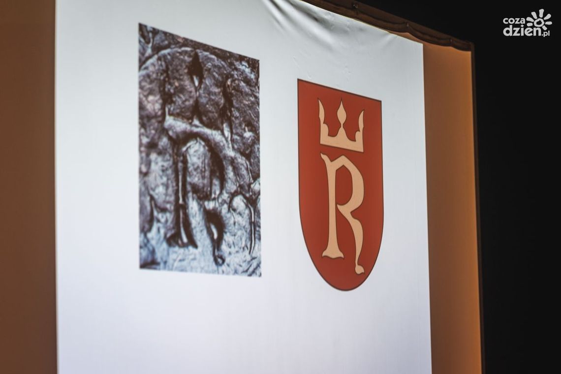 Nie tylko herb i flaga. O nowych projektach systemu symboli Radomia Nie tylko herb i flaga. O nowych projektach systemu symboli Radomia
