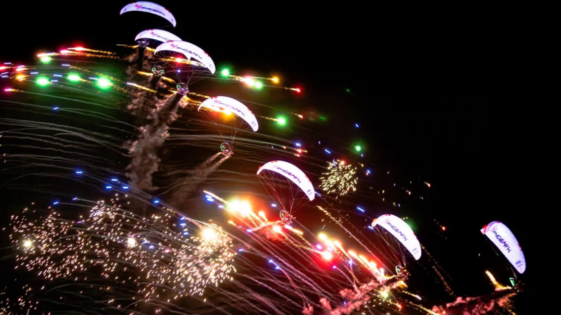 Niebo nad Radomiem rozbłyśnie! Phoenix Paramotor Display Team na Air Show 2025