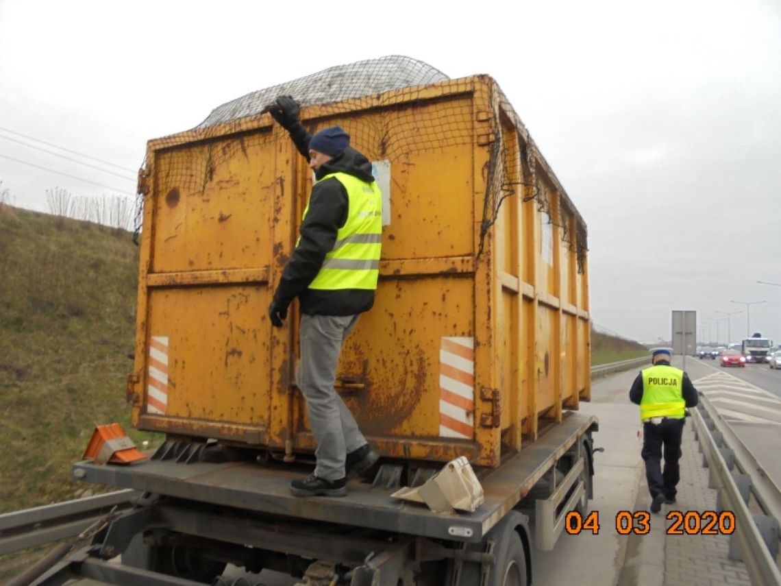 Nielegalny przewóz odpadów. Kontrole kilkuset pojazdów