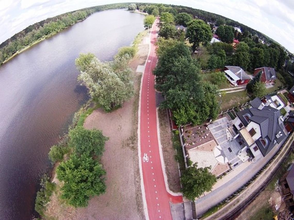 Nieoczywiste miejsca na majówkę w regionie radomskim. Dojedziesz tam koleją
