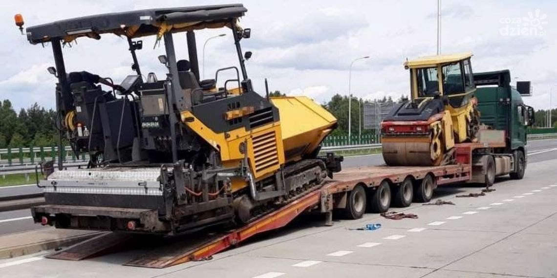 Nieprawidłowy transport maszyn drogowych w Baraku k. Szydłowca