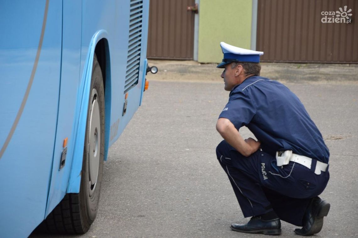 Niesprawny autokar miał wieść dzieci