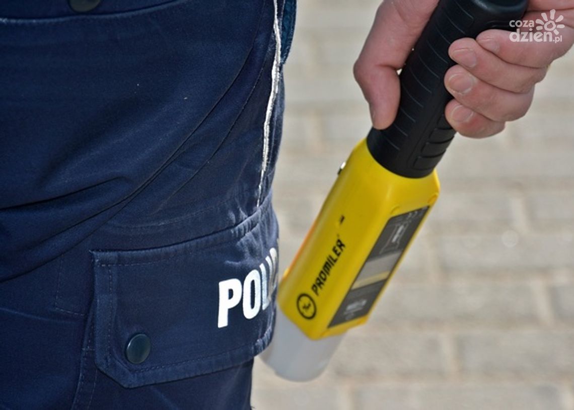 Nietrzeźwi kierowcy na drogach. Rekordzistka miała blisko 3 promile alkoholu