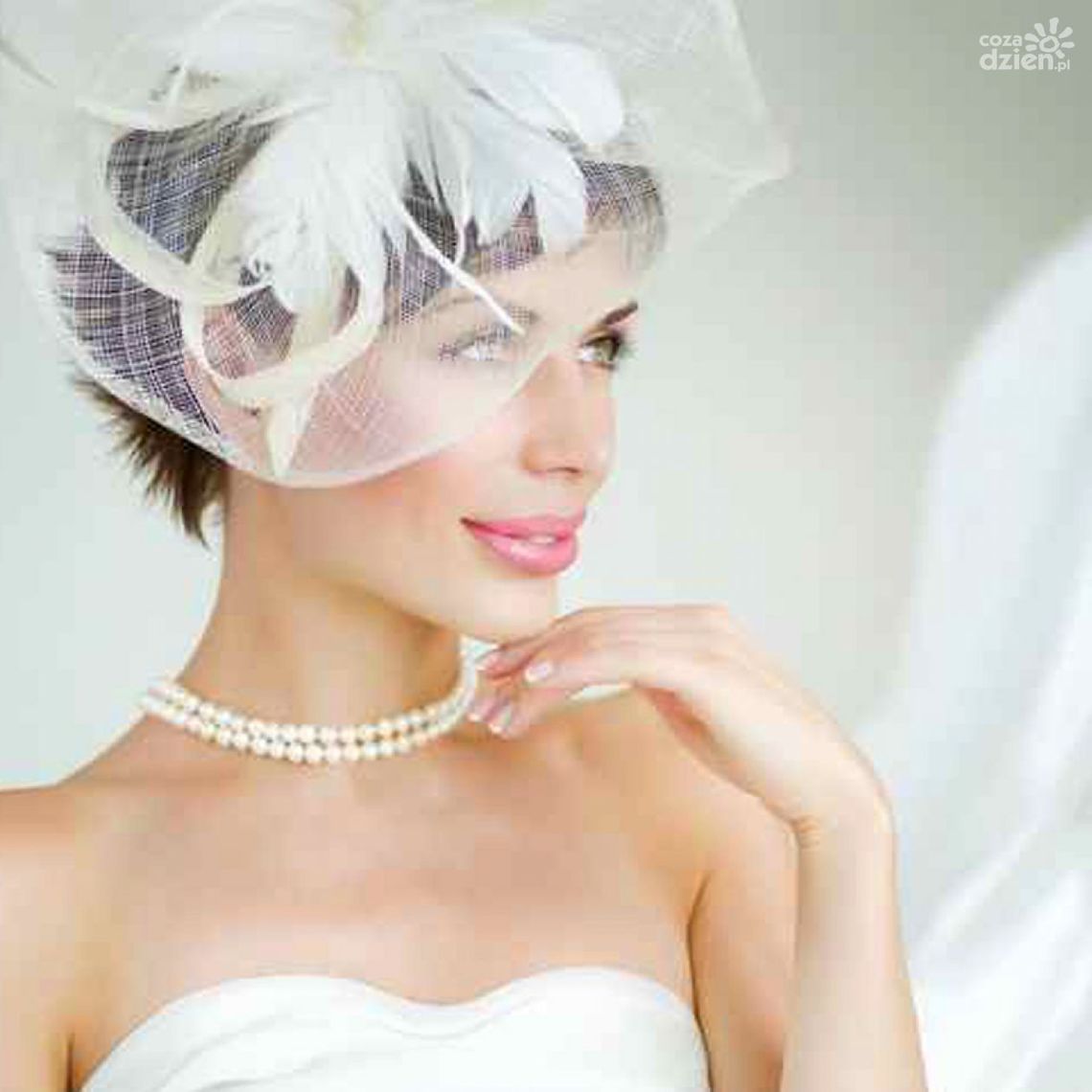 Nietypowe nakrycia głowy do ślubu