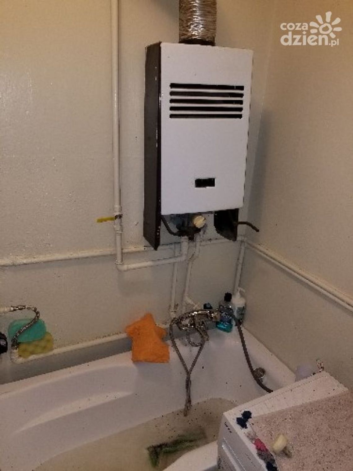 Niewielki wybuch gazu. Poparzona kobieta Niewielki wybuch gazu. Poparzona kobieta