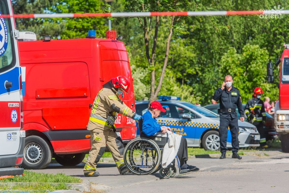 Niewybuch w jednym z bloków przy ul. Marii Gajl. Ewakuowano cztery bloki 