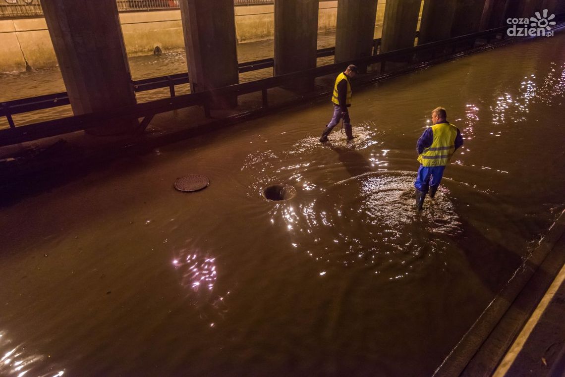 Niewydolna kanalizacja w tunelu. "Czas to zmienić" - informuje prezydent