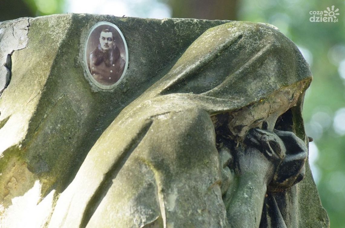 Niezwykły cmentarz wojskowy