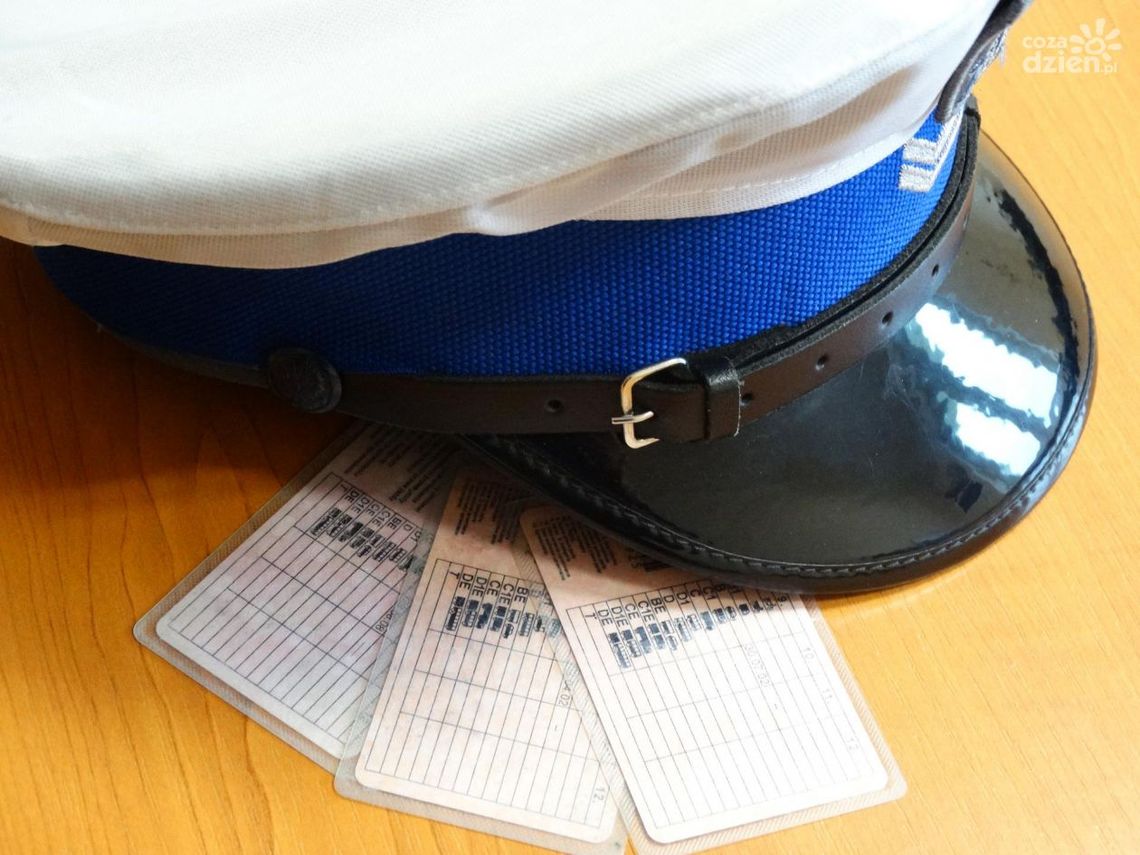 Nocą jechał ponad 140 km/h. Wysoki mandat i punkty karne Nocą jechał ponad 140 km/h. Wysoki mandat i punkty karne